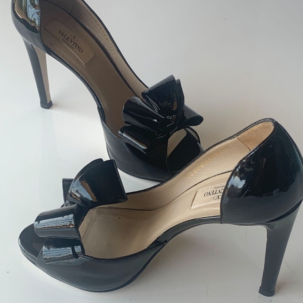 VALENTINO, Patent Leather Bow Accents D'Orsay Pumps - Picture 2 of 8